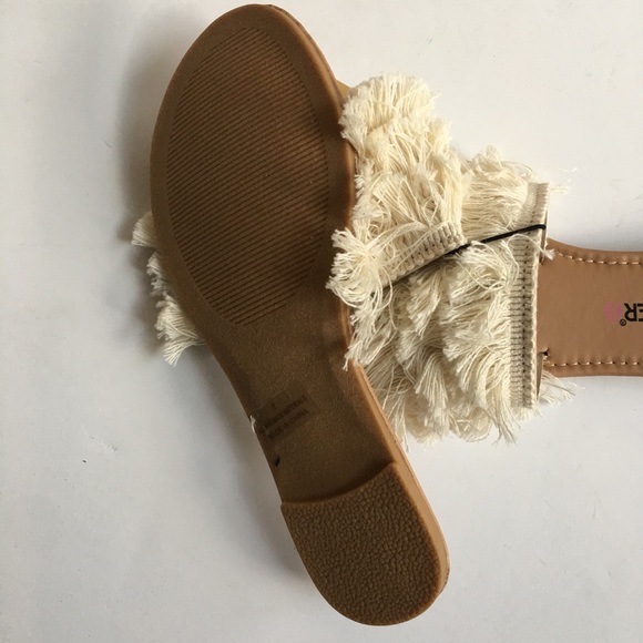 Wallflower White Fringe Slide Sandals New - Picture 3 of 3